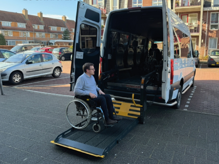 Rolstoelvervoer hulp